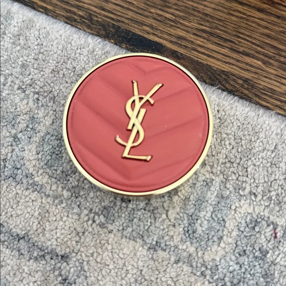 Yves Saint Laurent Make Me Blush 24H Buildable Powder Blush Peachy Nude color